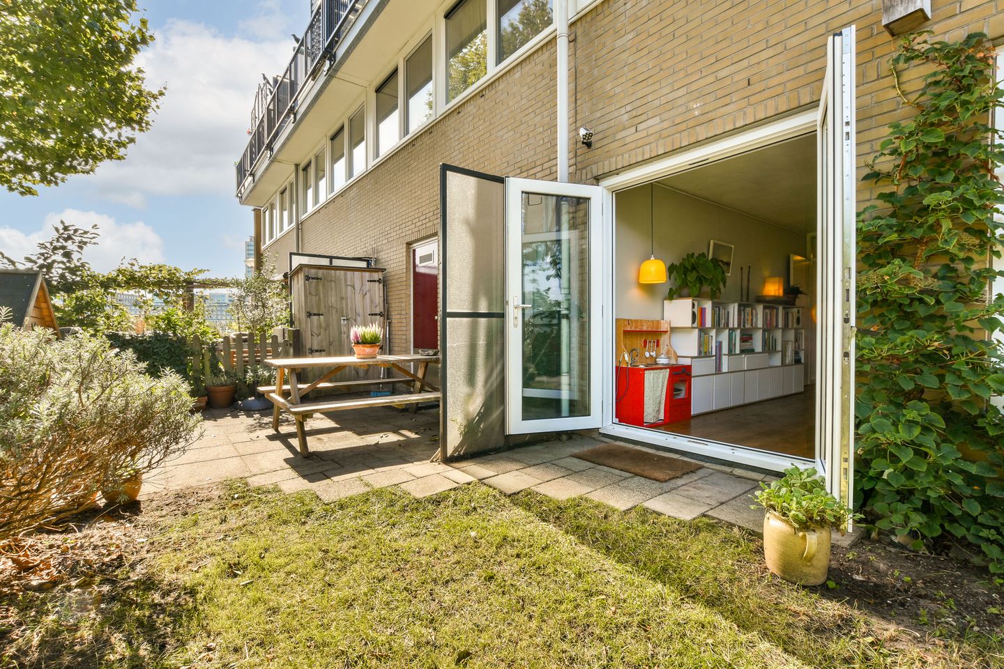 Photo 1 of Buitendraaierij 18