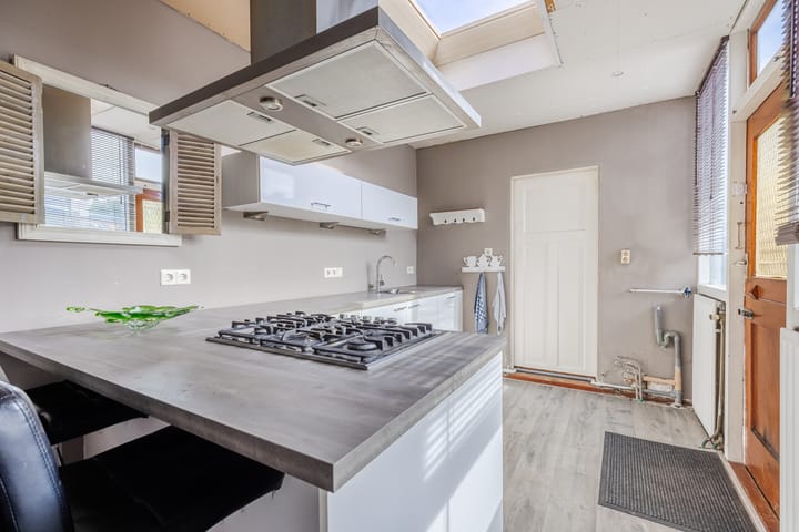 Foto 8 van v Leijdenstraat 10