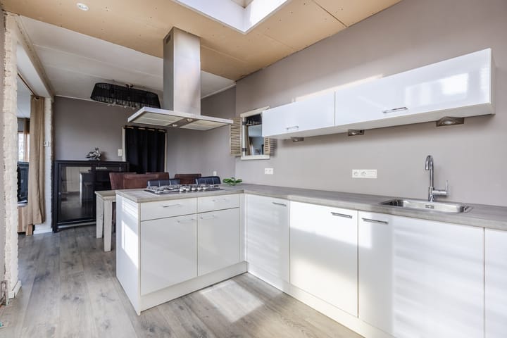 Foto 9 van v Leijdenstraat 10