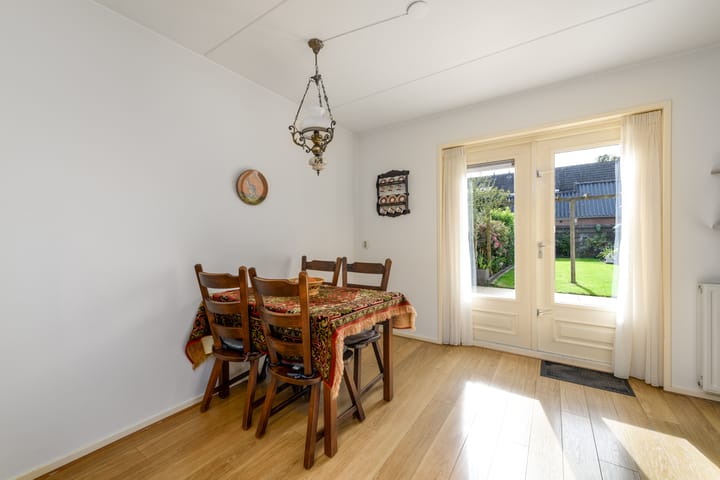 Foto 11 van Esdoornstraat 2