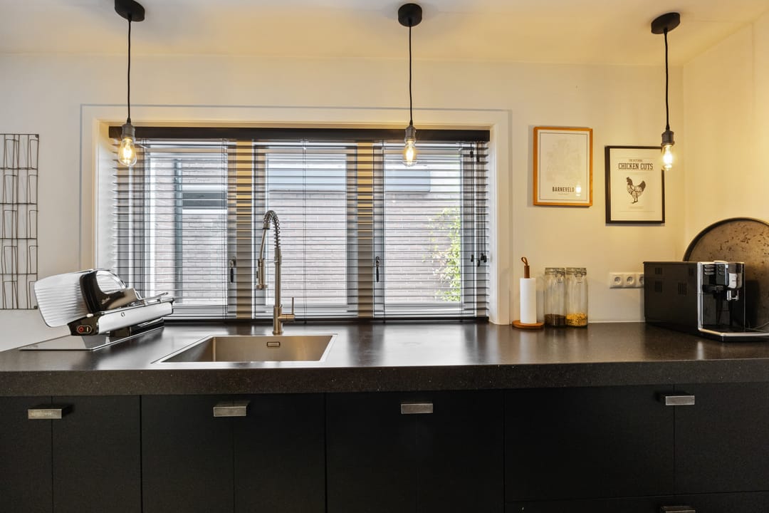 Foto 13 van Nairacstraat 39