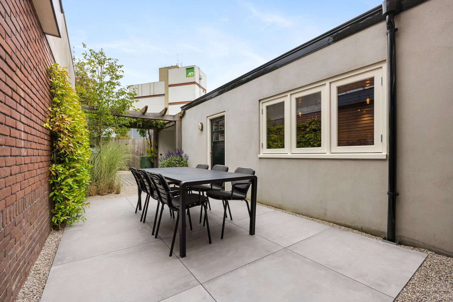 Foto 34 van Nairacstraat 39