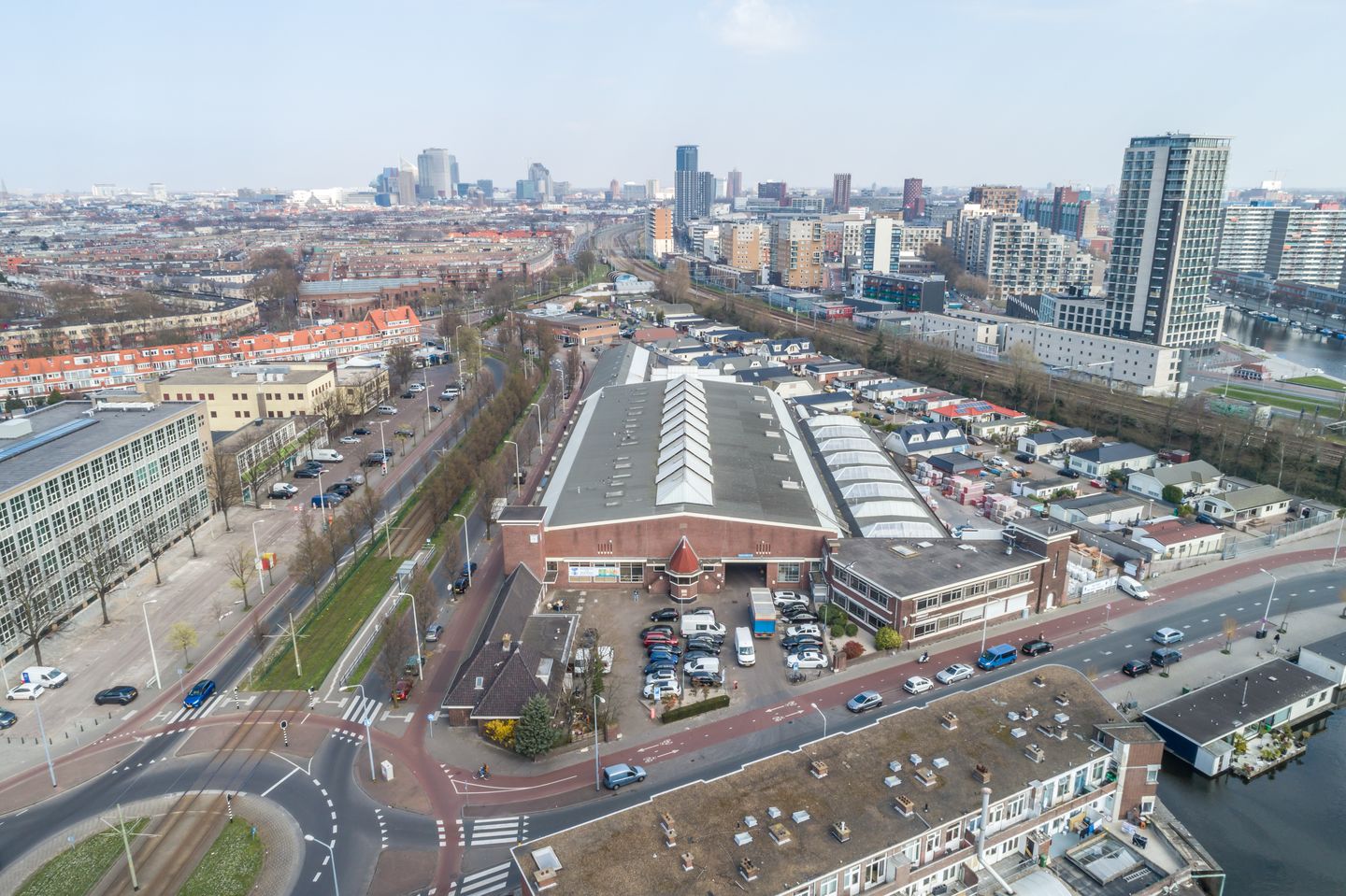 Bekijk foto 1 van Viaductweg 58