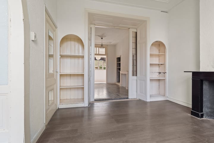 Photo 6 of Paulstraat 107