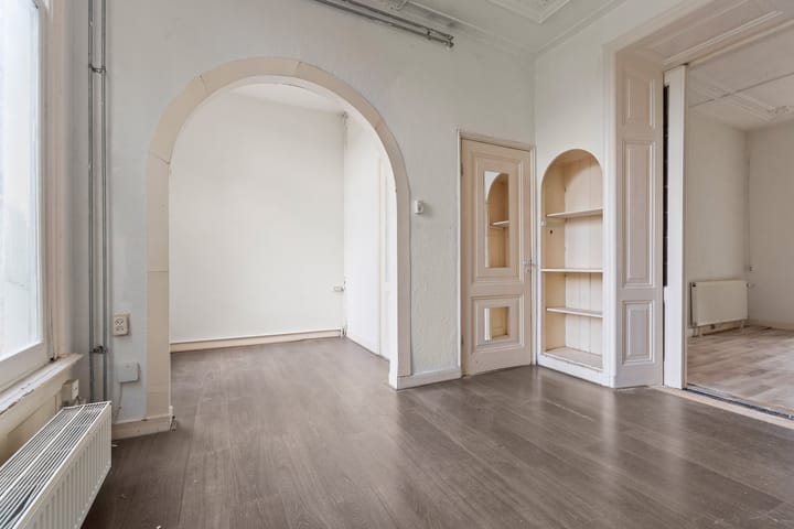 Photo 8 of Paulstraat 107