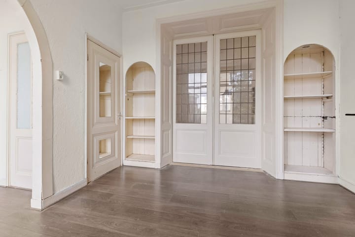 Photo 10 of Paulstraat 107