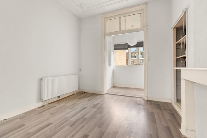 Photo 12 of Paulstraat 107