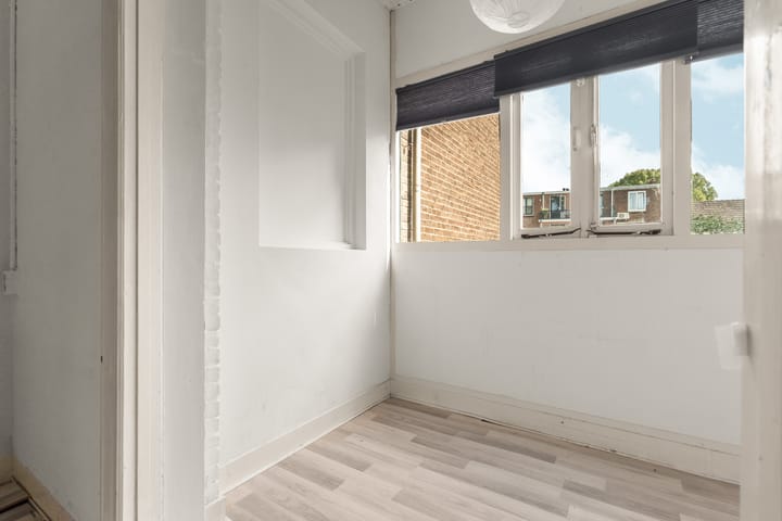 Photo 14 of Paulstraat 107