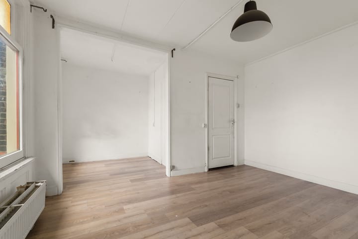 Photo 18 of Paulstraat 107