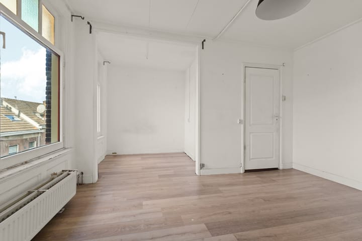 Photo 19 of Paulstraat 107