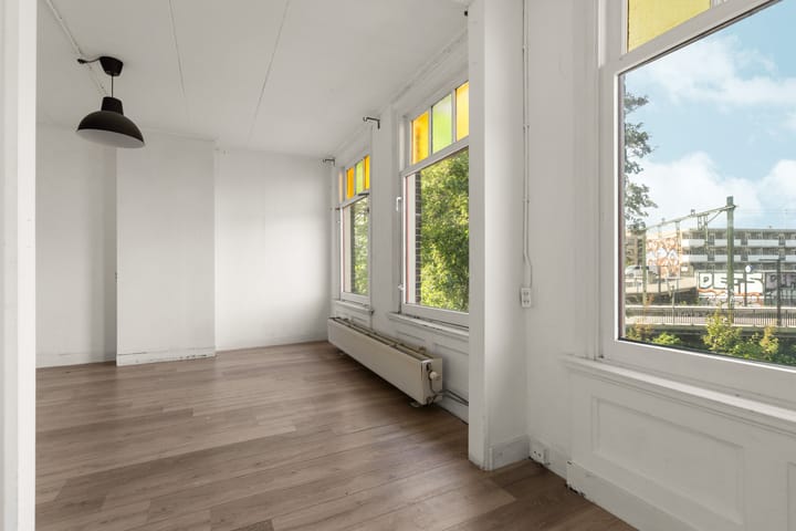 Photo 22 of Paulstraat 107