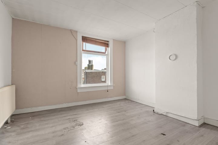 Photo 23 of Paulstraat 107