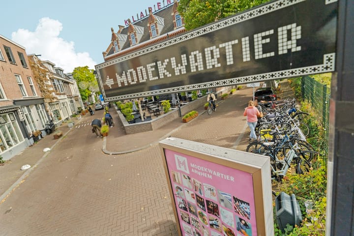 Photo 36 of Paulstraat 107