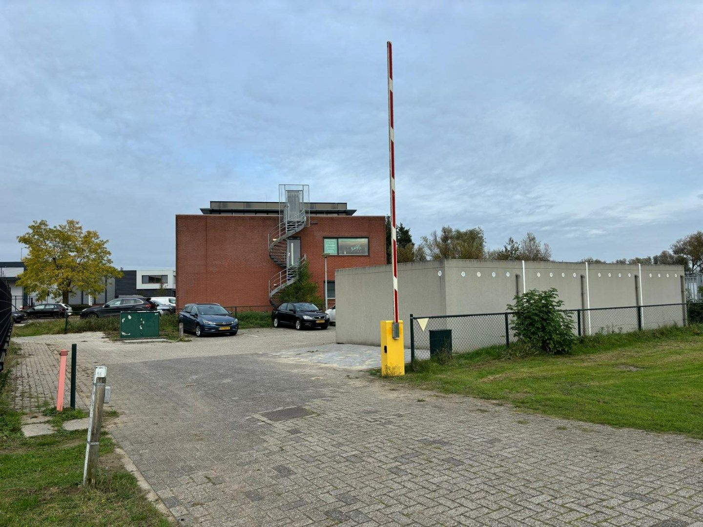 View photo 2 of Newtonweg 7