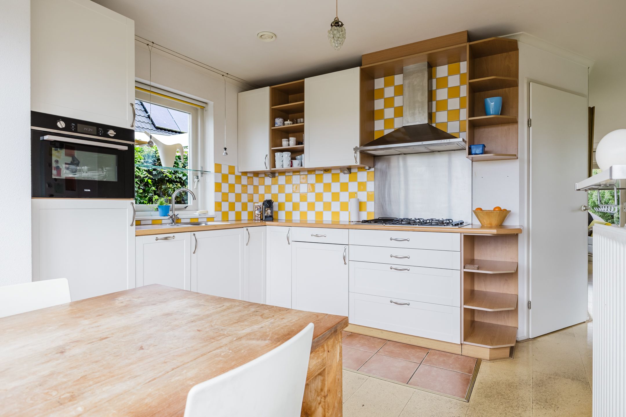 Photo 3 of Anne Hanzeswyk 6