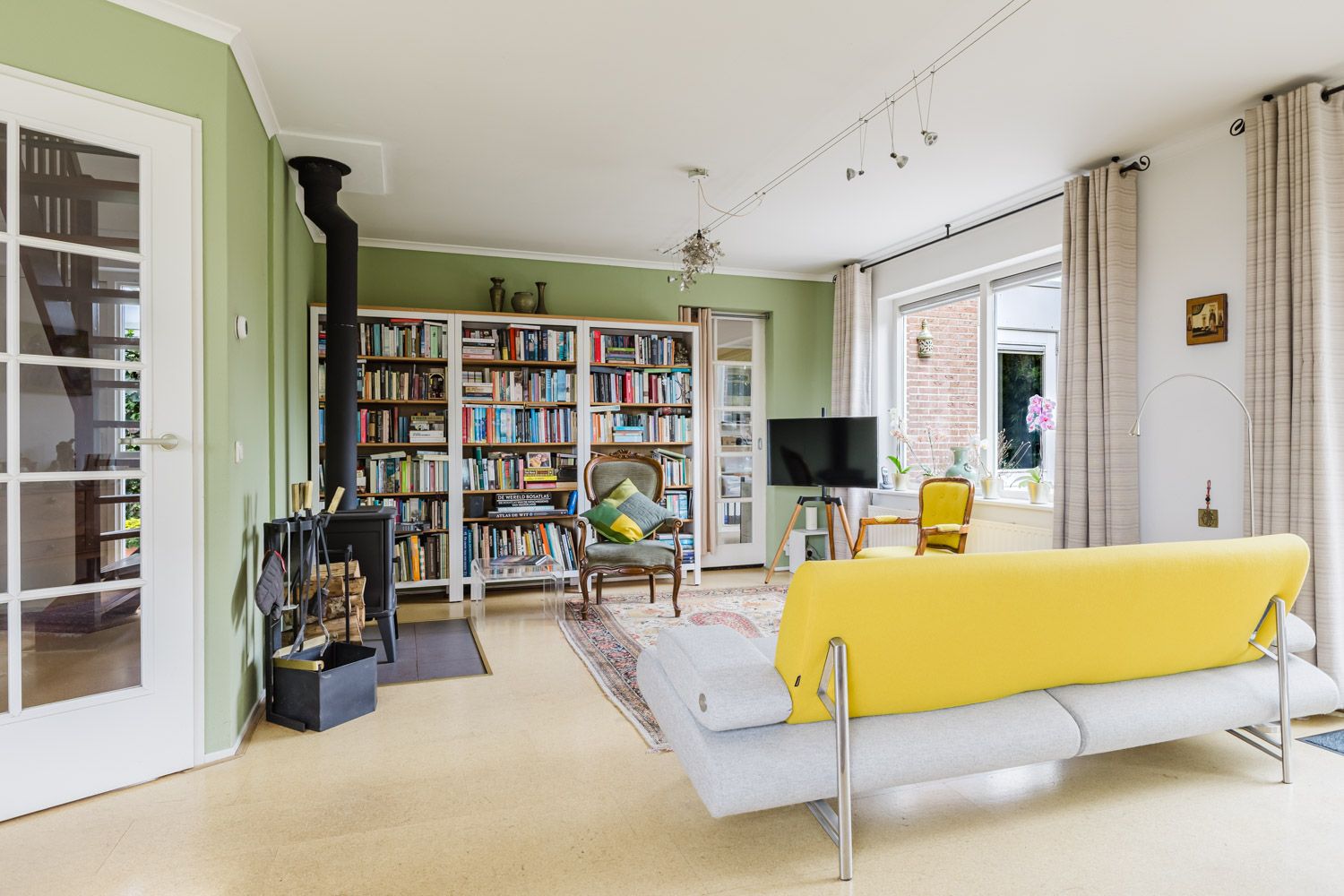 Photo 24 of Anne Hanzeswyk 6