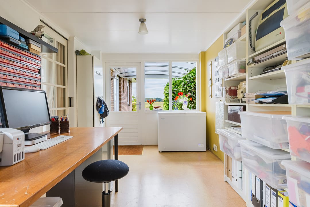 Photo 38 of Anne Hanzeswyk 6