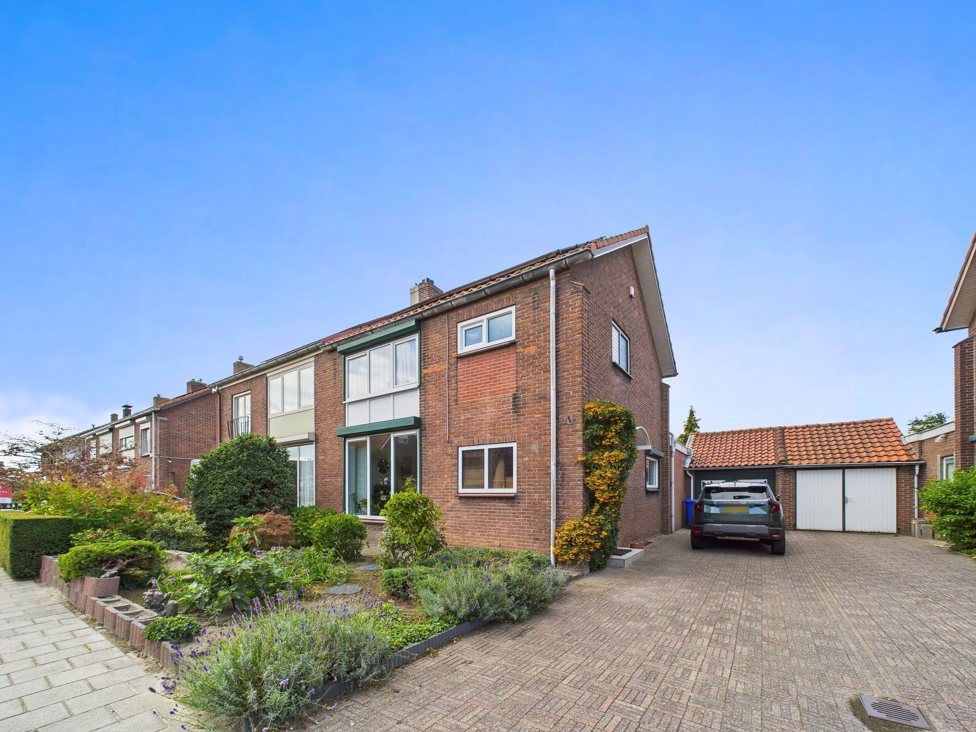 Photo 39 of Spoorstraat 60