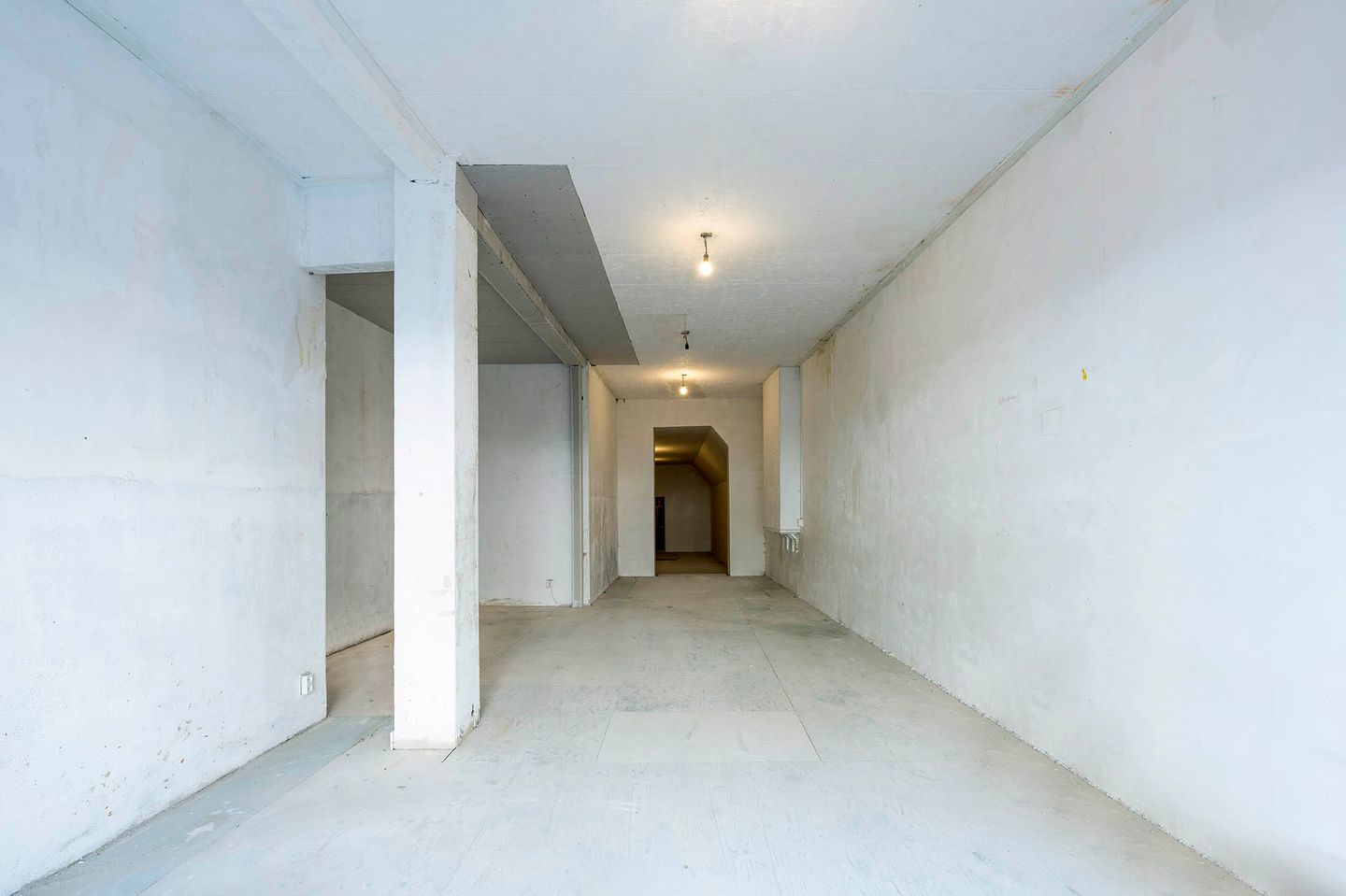 View photo 3 of Javastraat 12-H