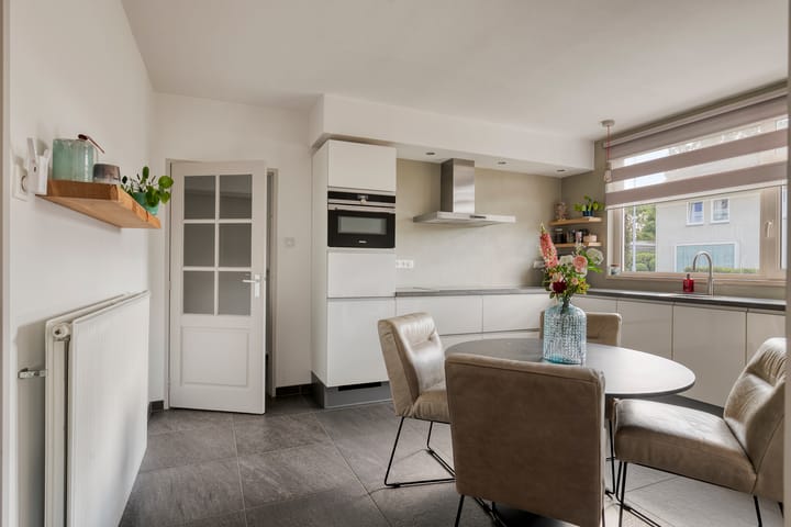 Foto 13 van van Linschotenstraat 9