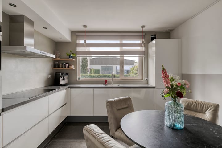 Foto 14 van van Linschotenstraat 9