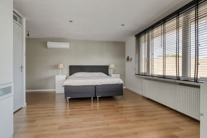 Foto 17 van van Linschotenstraat 9