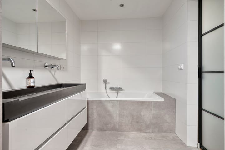 Foto 25 van van Linschotenstraat 9