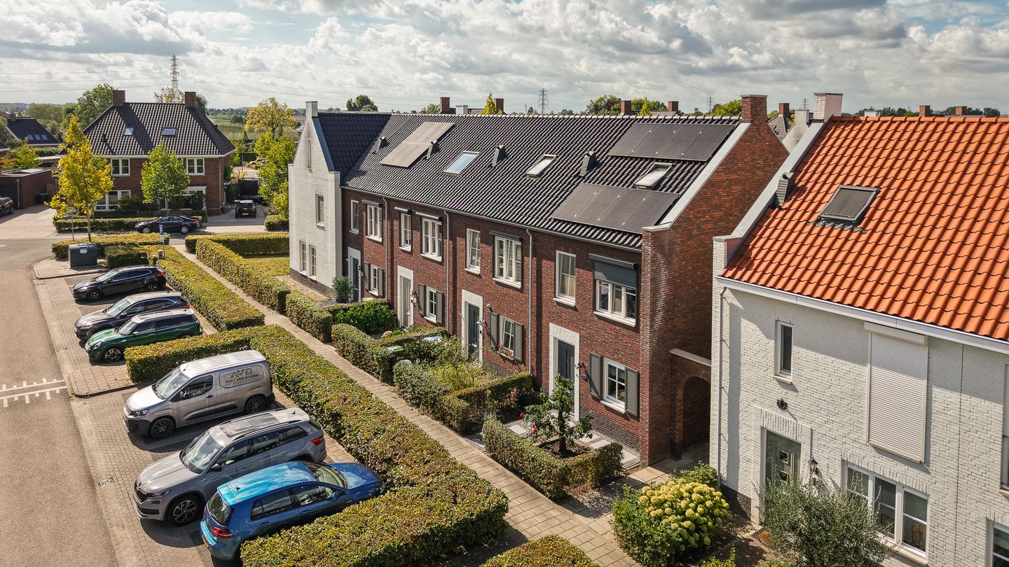 Photo 35 of Meester N J van Riemsdijkstraat 18