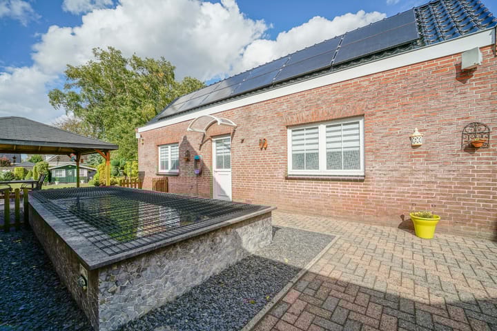 Photo 14 of Hazelaarstraat 2