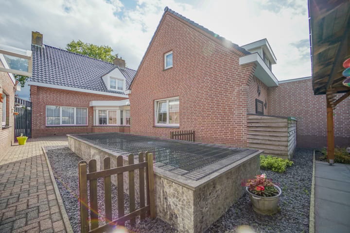 Photo 31 of Hazelaarstraat 2