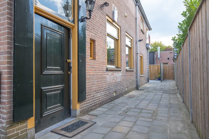 Foto 33 van Voorstraat 31-A