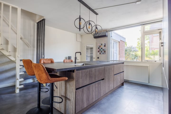 Foto 8 van Helmondstraat 44