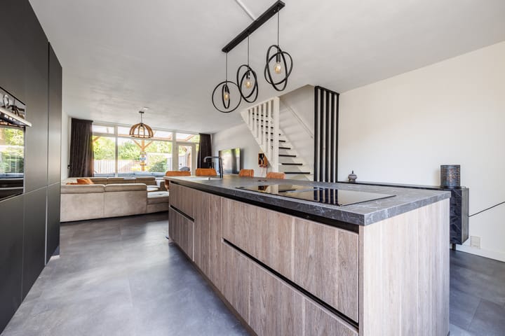 Foto 10 van Helmondstraat 44