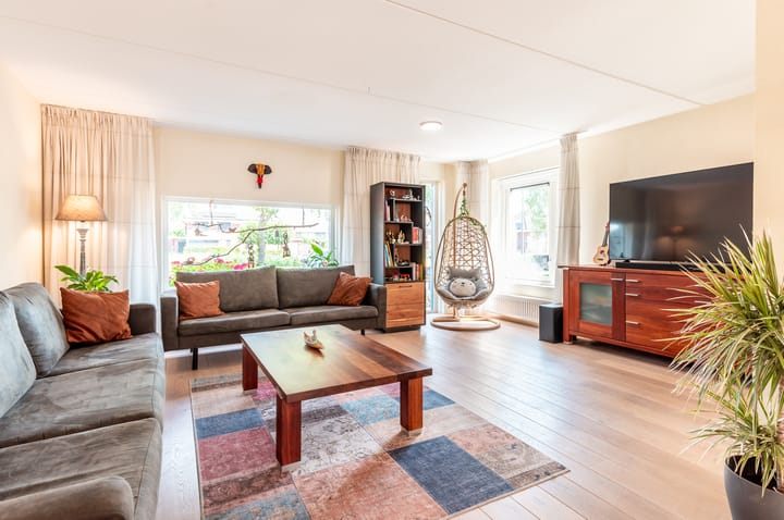 Photo 2 of Pauwenburg 102