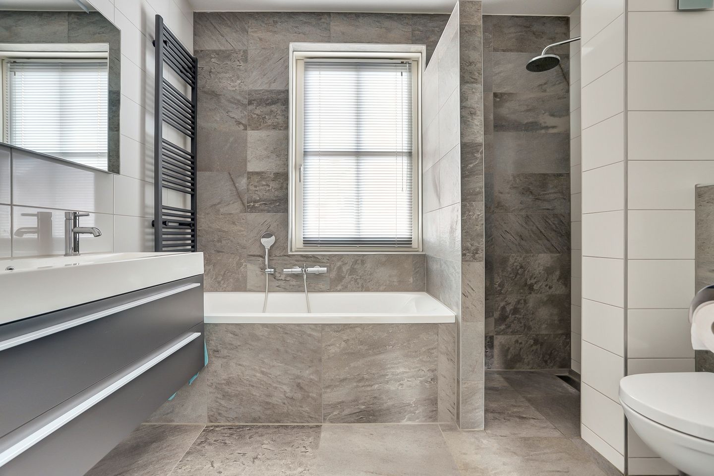 Foto 19 van van Voornestraat 14