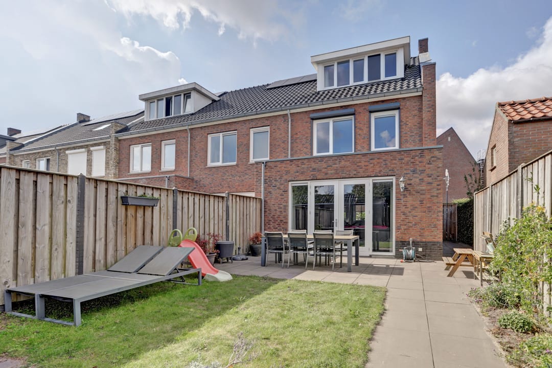 Foto 28 van van Voornestraat 14