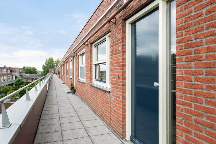 Foto 9 van Tiranastraat 84