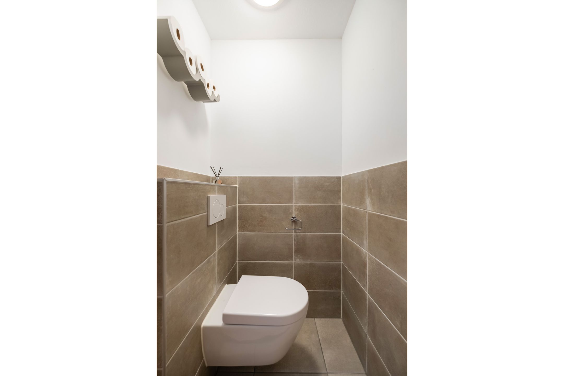 Foto 12 van Tiranastraat 84