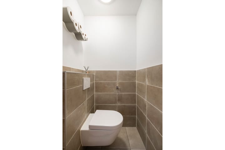 Foto 12 van Tiranastraat 84