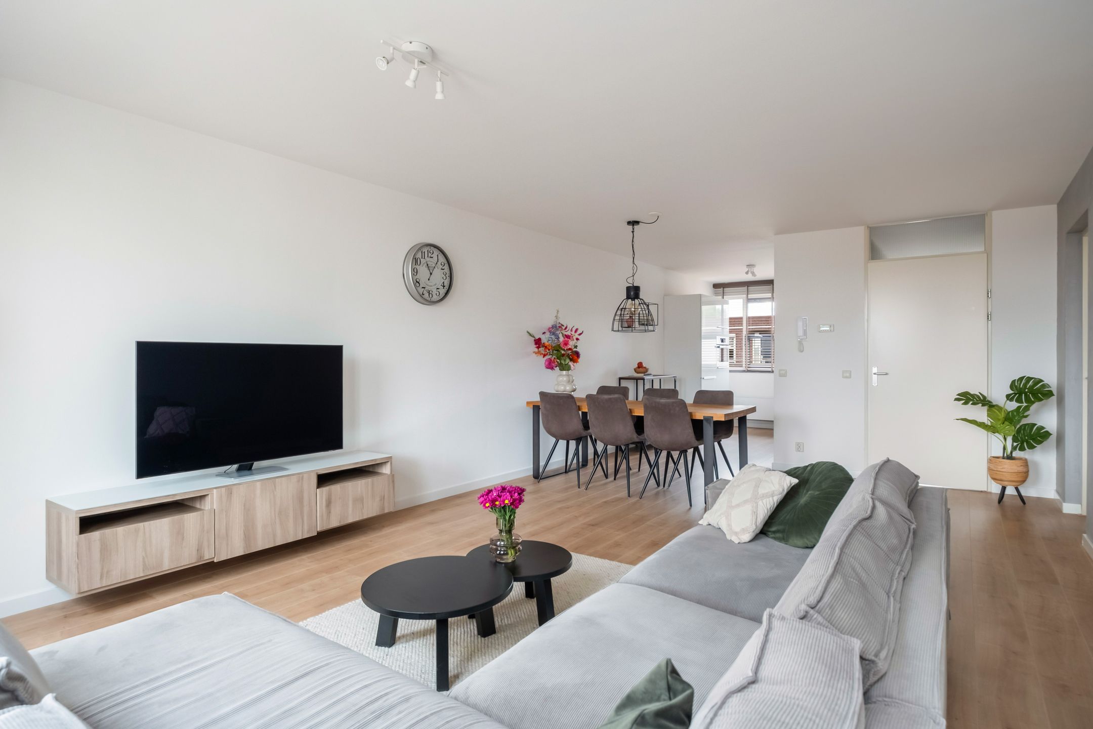 Foto 15 van Tiranastraat 84