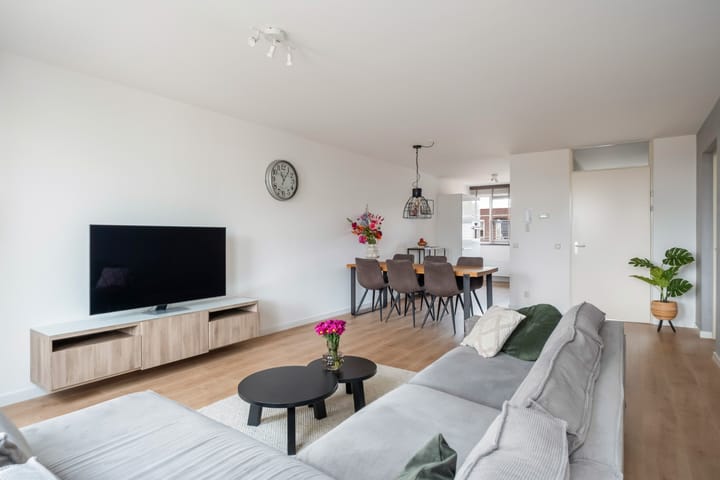 Foto 15 van Tiranastraat 84