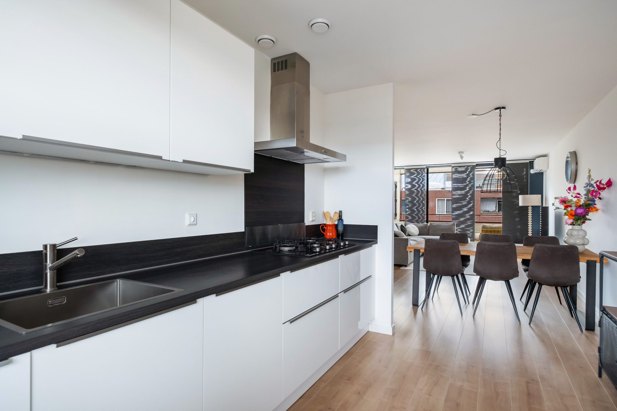 Foto 21 van Tiranastraat 84