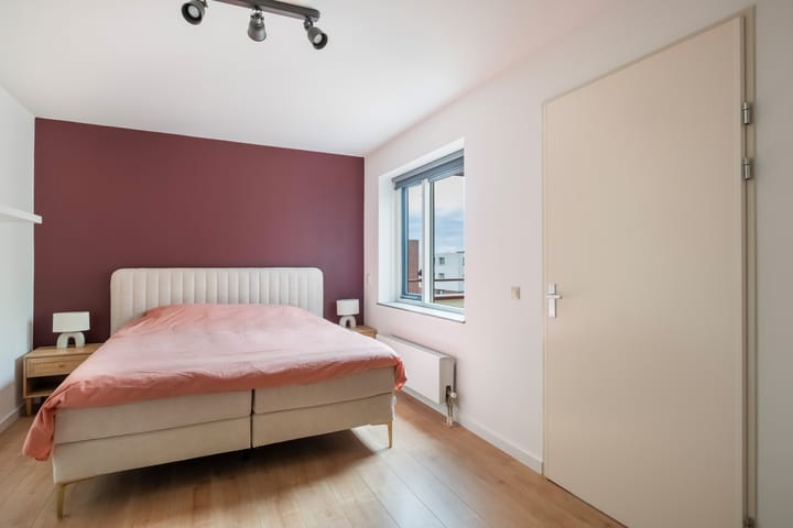 Foto 30 van Tiranastraat 84