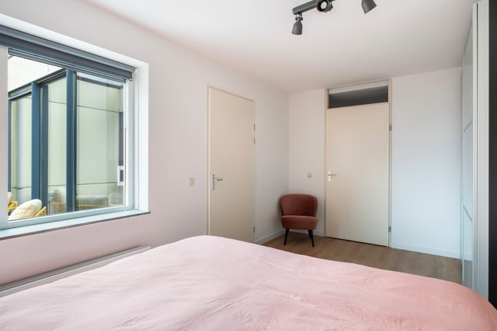 Foto 31 van Tiranastraat 84