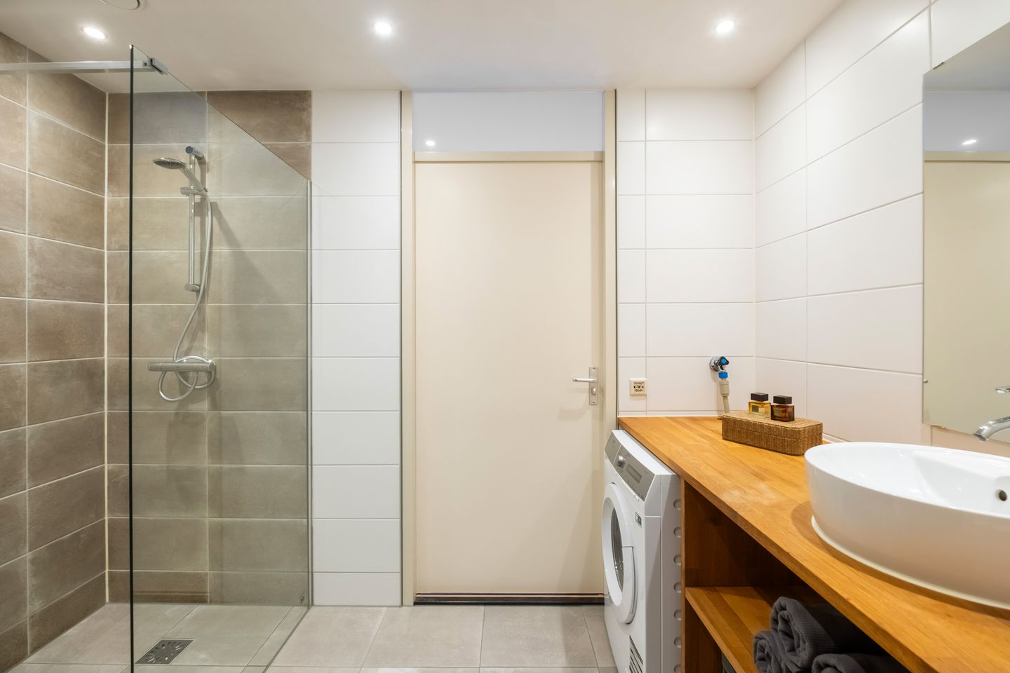 Foto 34 van Tiranastraat 84