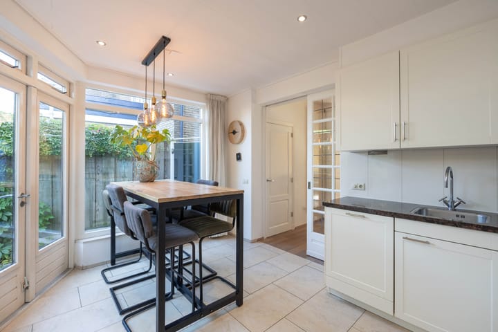 Photo 13 of Mesdagstraat 27