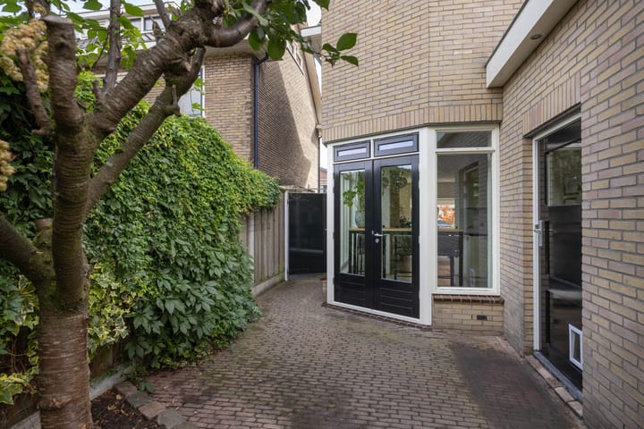 Photo 36 of Mesdagstraat 27