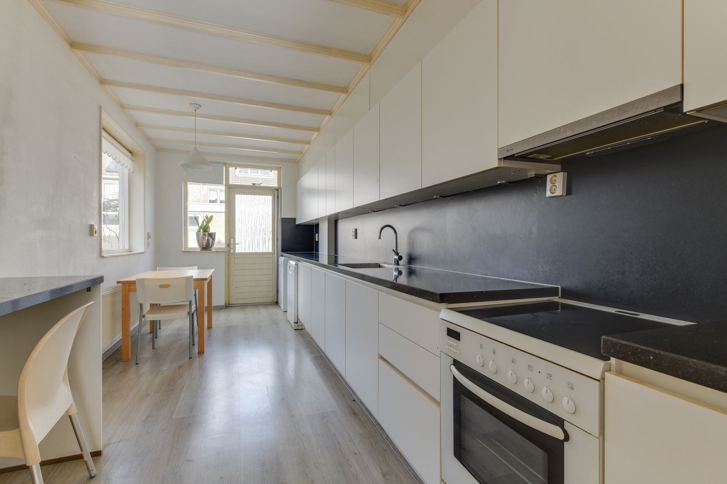 Foto 14 van Leeuwerikstraat 1