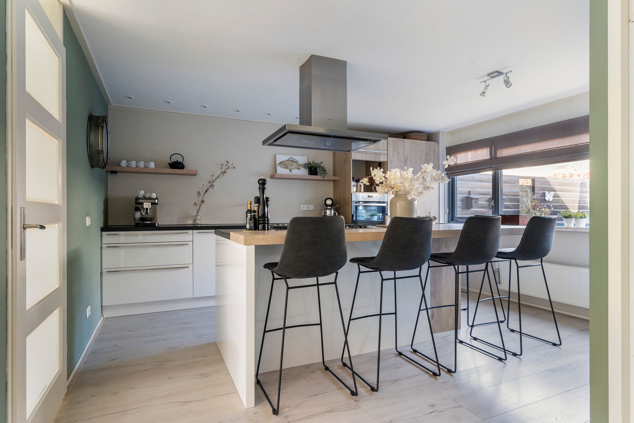 Foto 15 van van Loonstraat 40