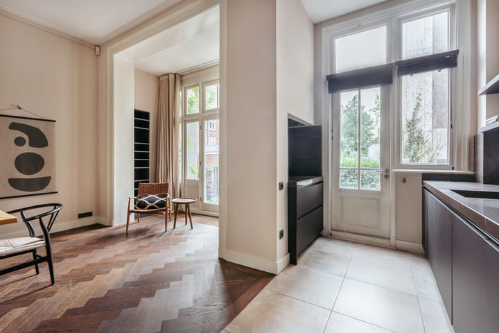 Photo 12 of Van Baerlestraat 152-H